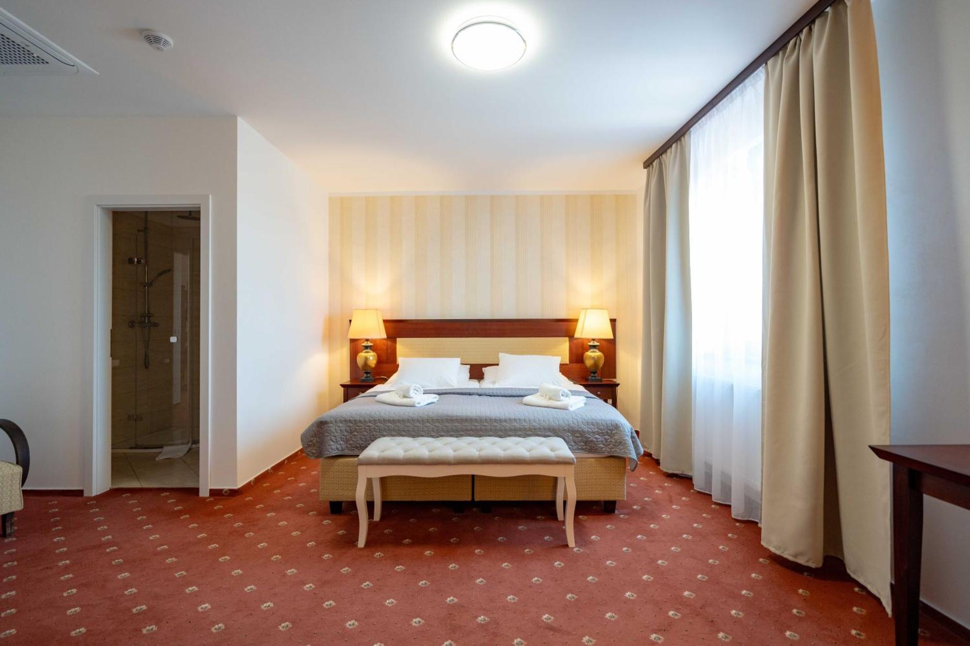 Hotel Volf Přeštice Extérieur photo