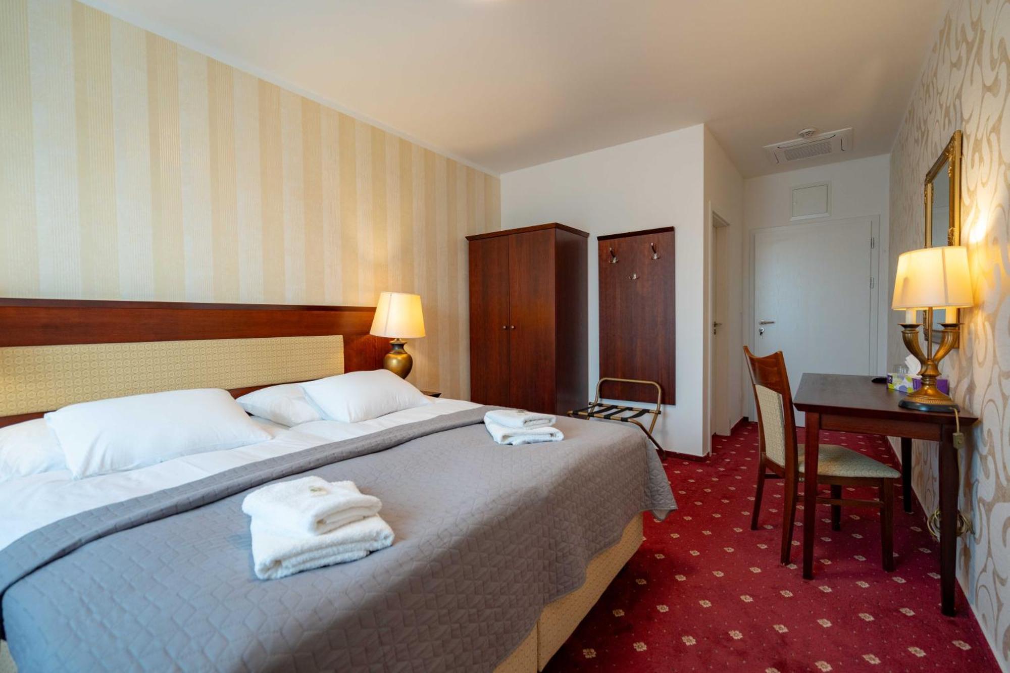 Hotel Volf Přeštice Extérieur photo