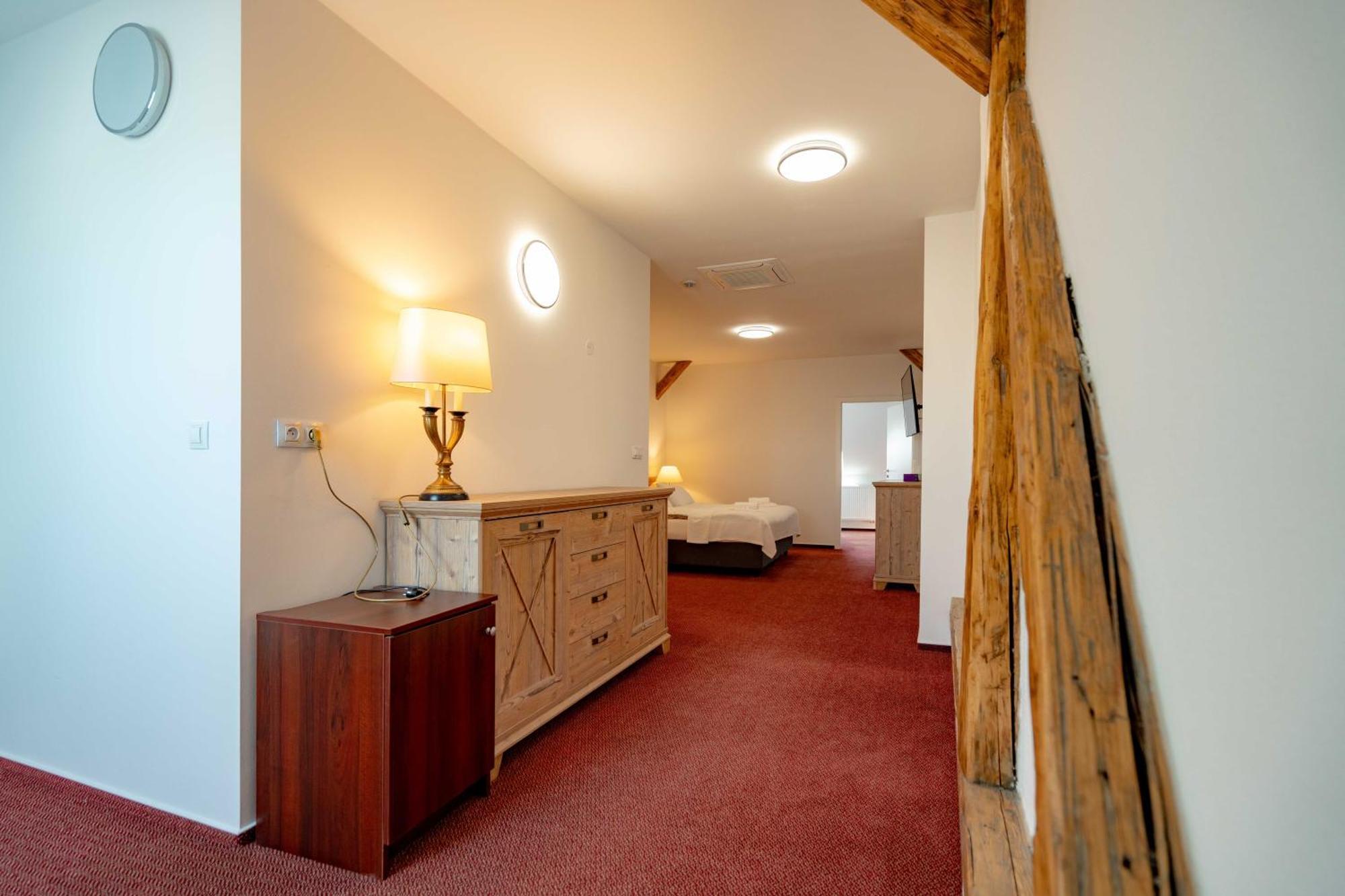 Hotel Volf Přeštice Extérieur photo
