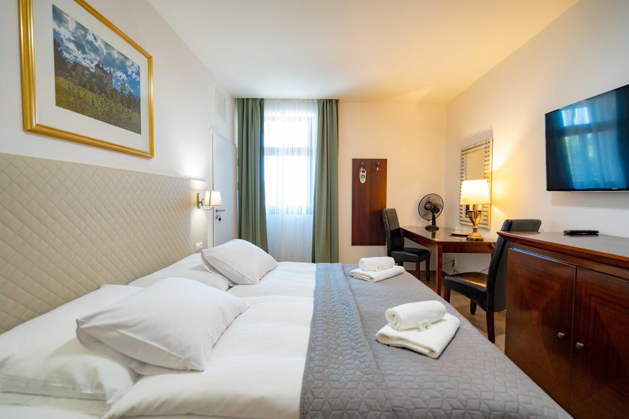 Hotel Volf Přeštice Extérieur photo