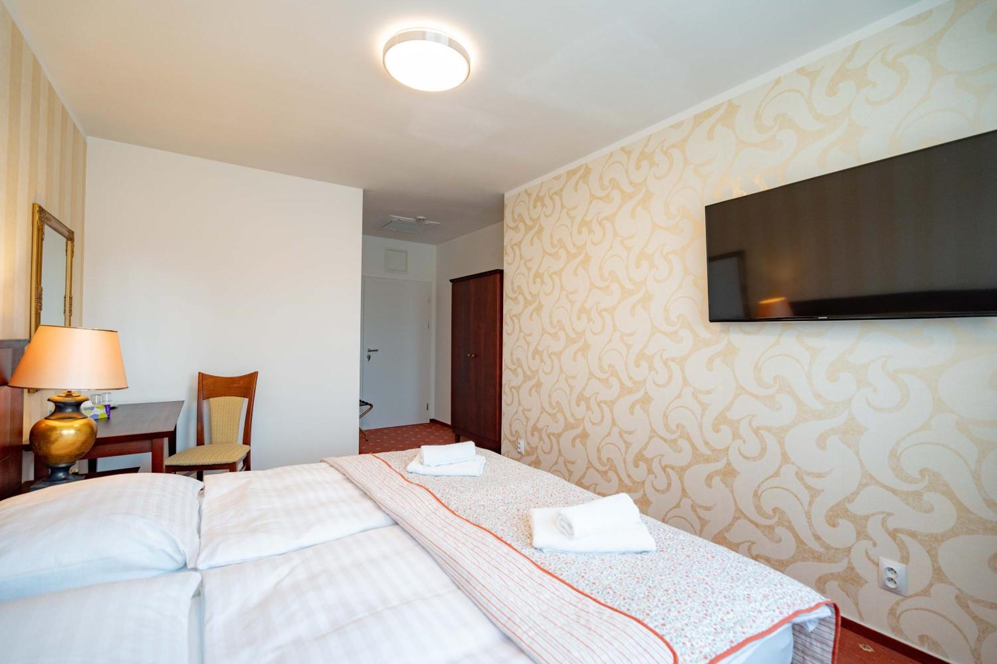 Hotel Volf Přeštice Extérieur photo