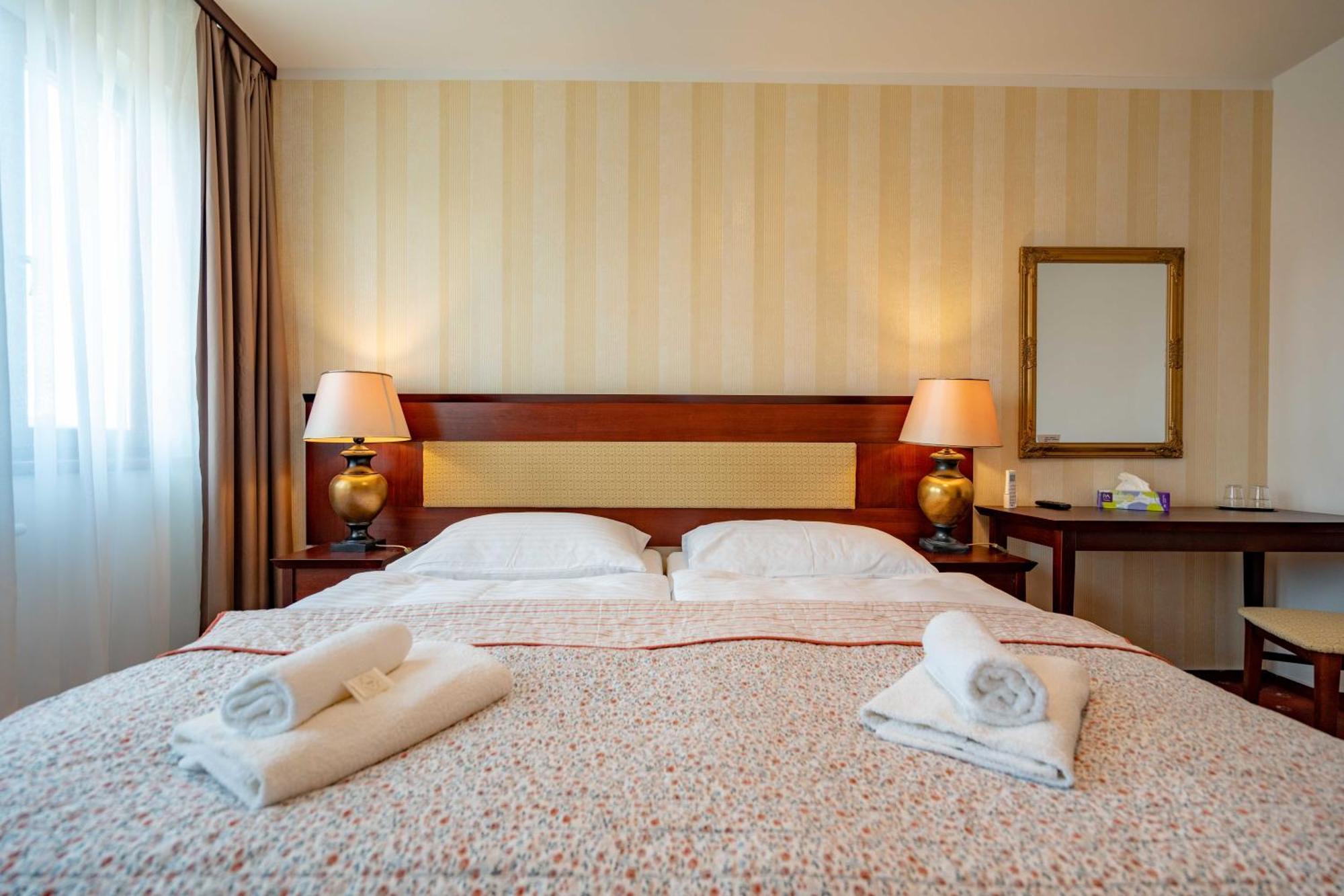 Hotel Volf Přeštice Extérieur photo