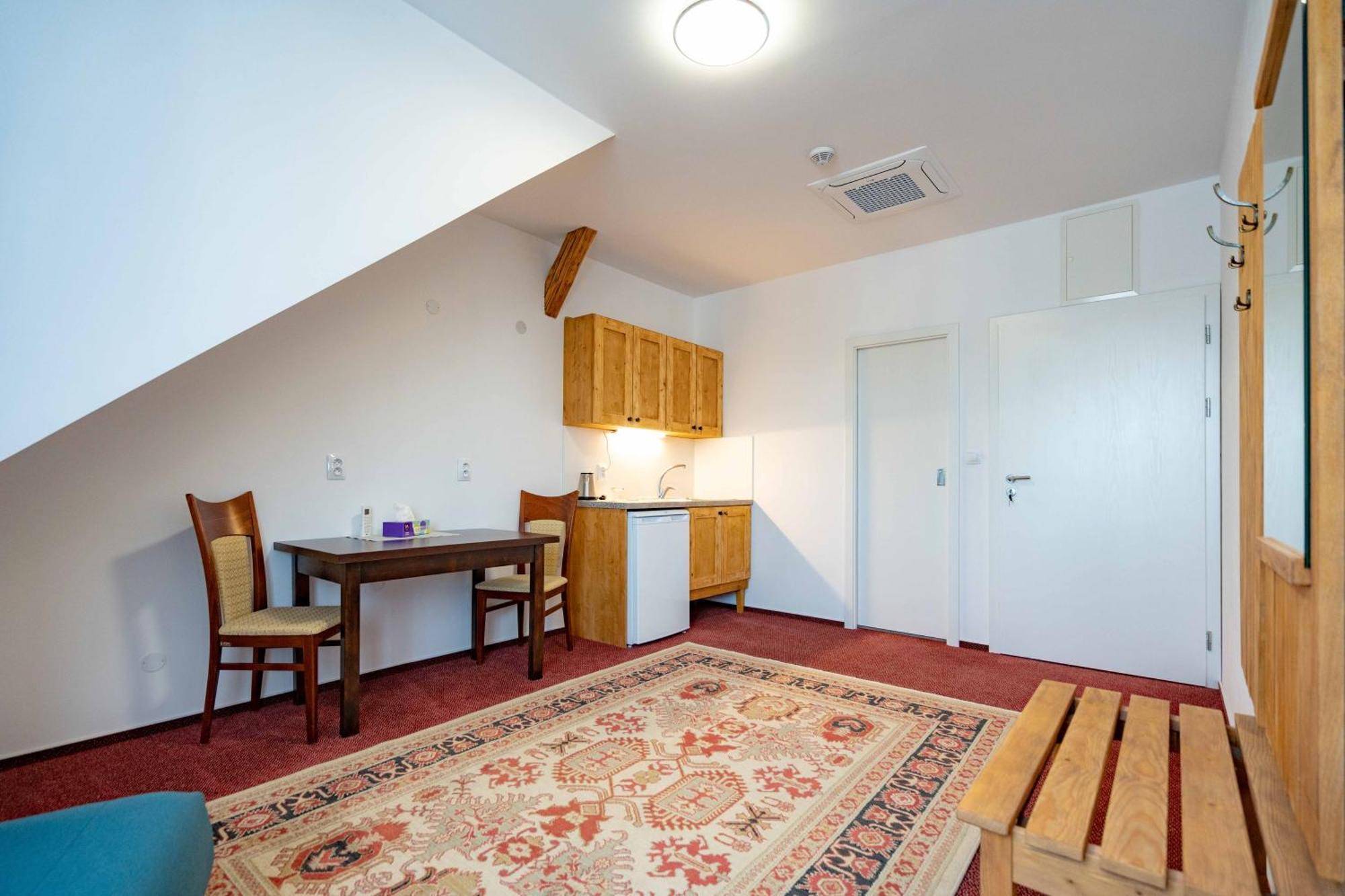 Hotel Volf Přeštice Extérieur photo