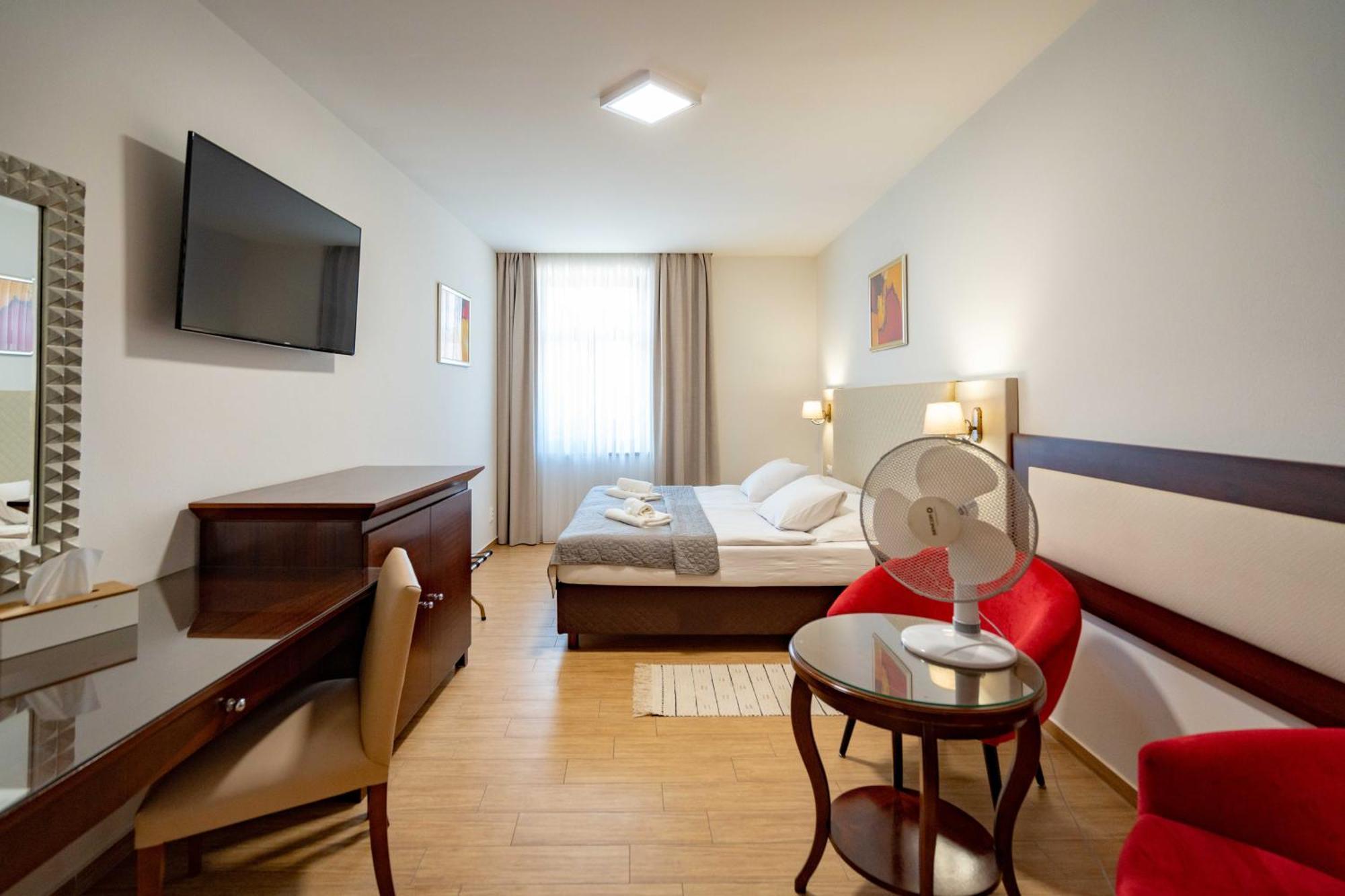 Hotel Volf Přeštice Extérieur photo