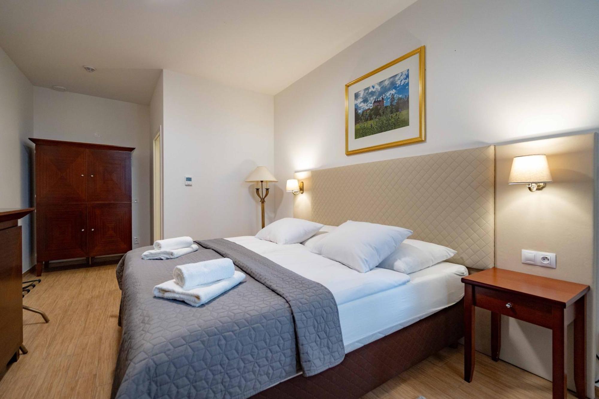 Hotel Volf Přeštice Extérieur photo