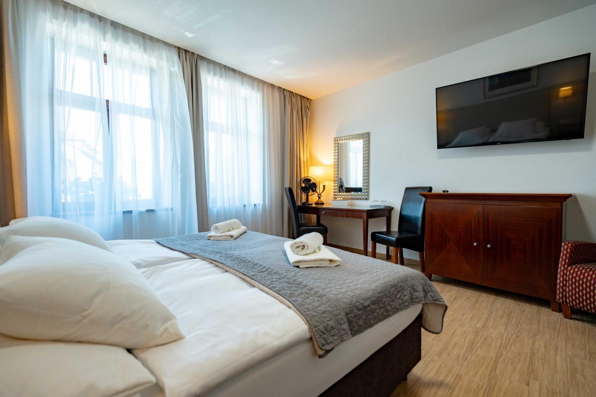Hotel Volf Přeštice Extérieur photo